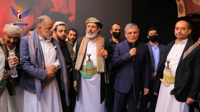 مسؤولون وقيادات يقدّمون واجب العزاء في استشهاد قائد الثورة الإسلامية بالسفارة الإيرانية في صنعاء